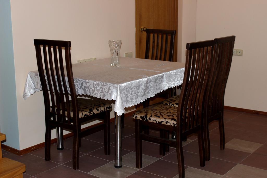 Vidu Guest House Утена Экстерьер фото